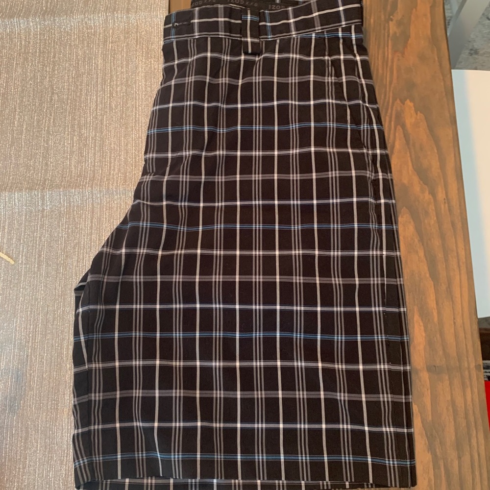 Izod men’s golf shorts